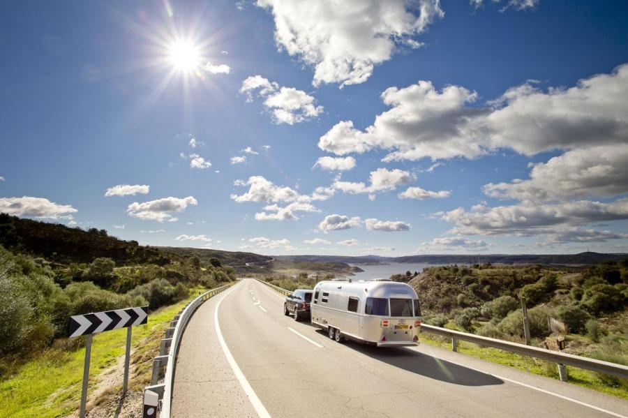  Land Rover Range Rover Towing Airstream 2013 года  (фото 10 из 12)